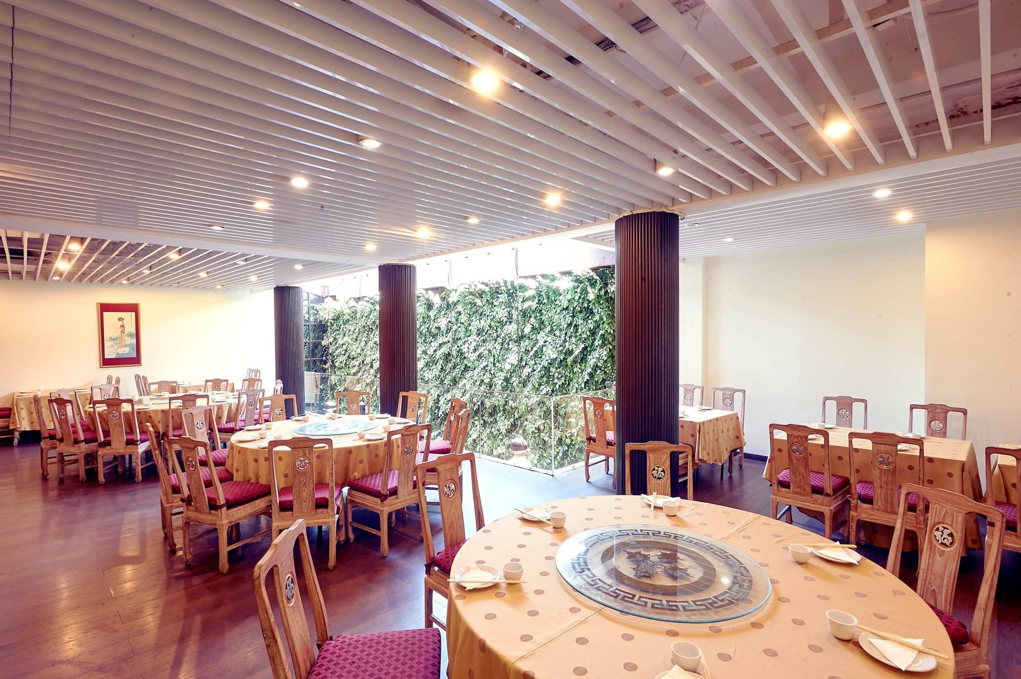 Garden Palace Hotel Surabaya Exterior photo
