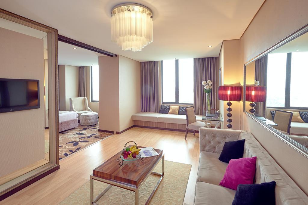 Garden Palace Hotel Surabaya Room photo