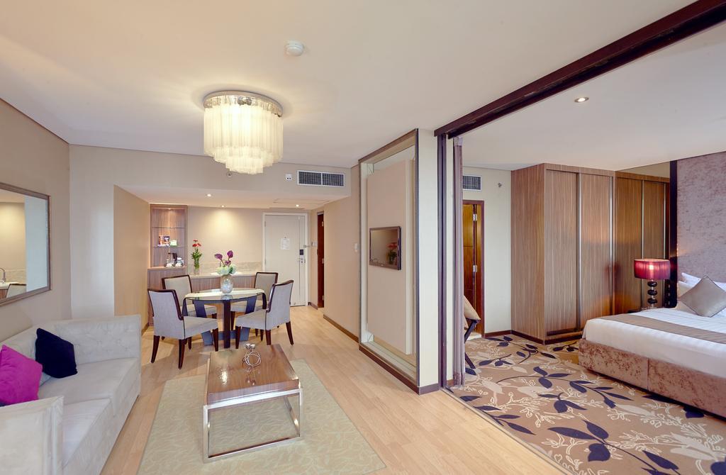 Garden Palace Hotel Surabaya Room photo