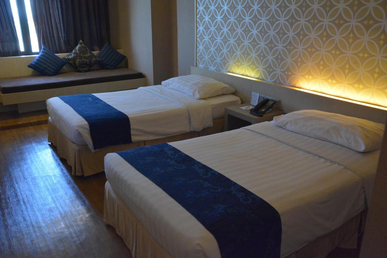 Garden Palace Hotel Surabaya Exterior photo